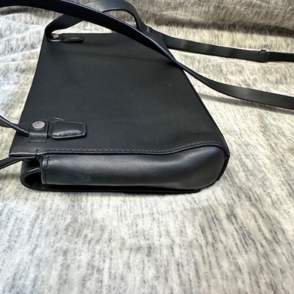 Rag and Bone Walker Leather Crossbody Bag - Picture 5 of 11